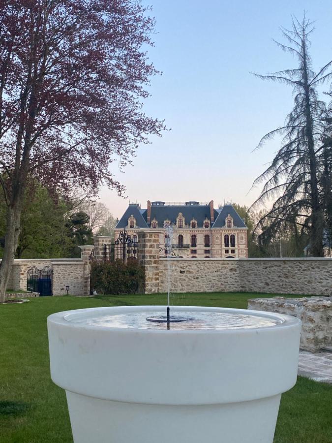 Loft Dans Le Clocher Face Au Chateau Bonnelles Exteriér fotografie