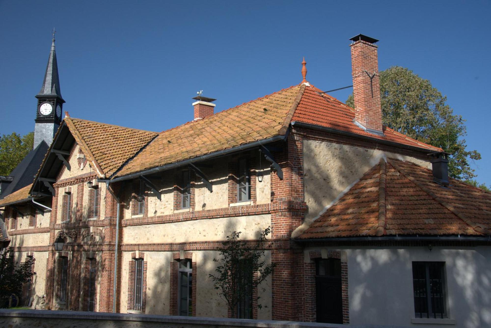 Loft Dans Le Clocher Face Au Chateau Bonnelles Exteriér fotografie