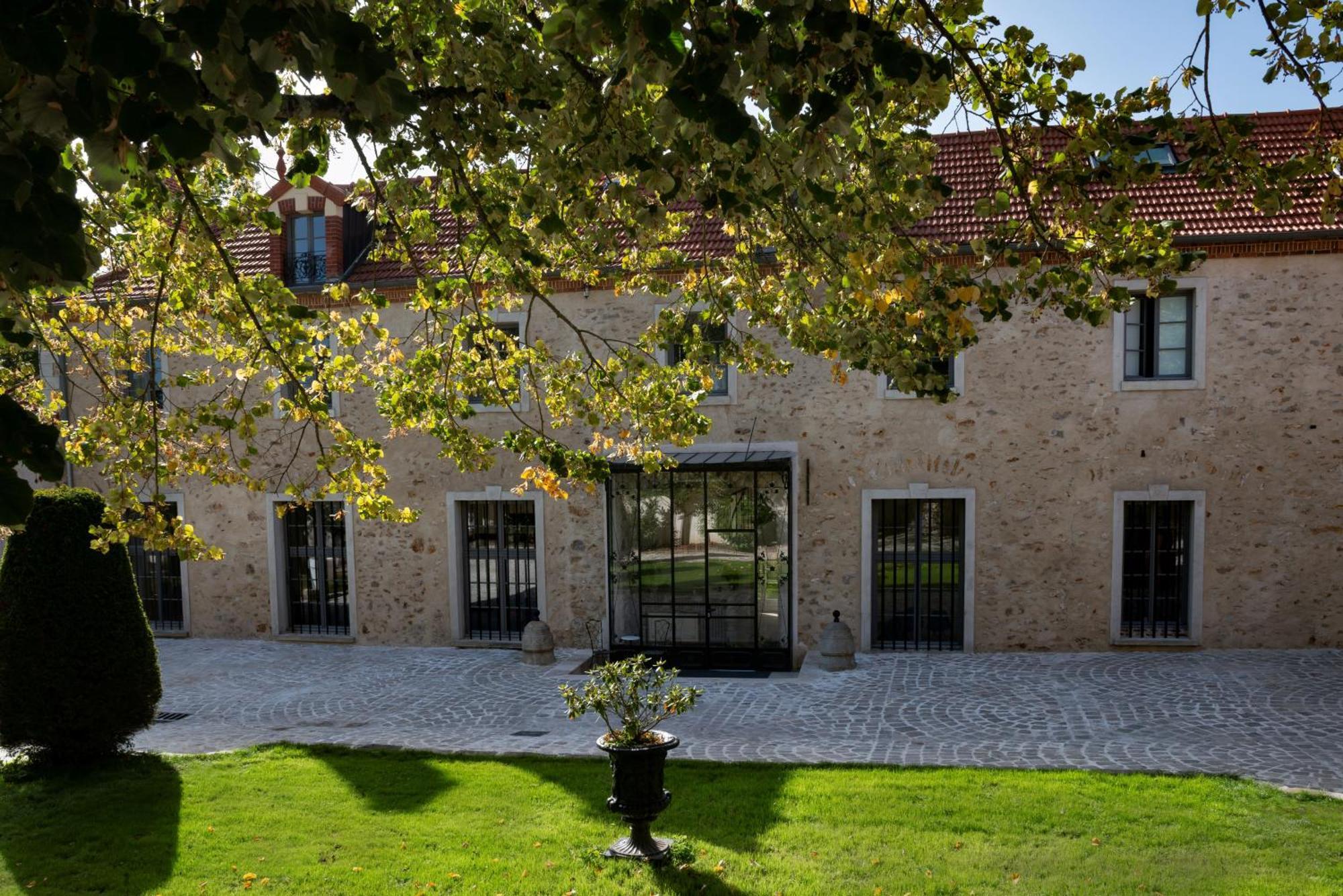 Loft Dans Le Clocher Face Au Chateau Bonnelles Exteriér fotografie